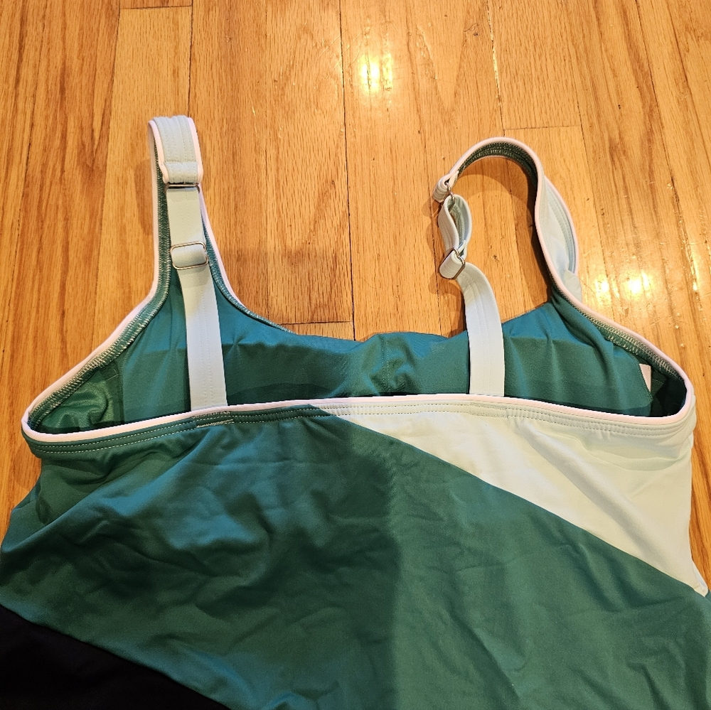 NWT Lands' End Swim Top - Picture 2 of 6